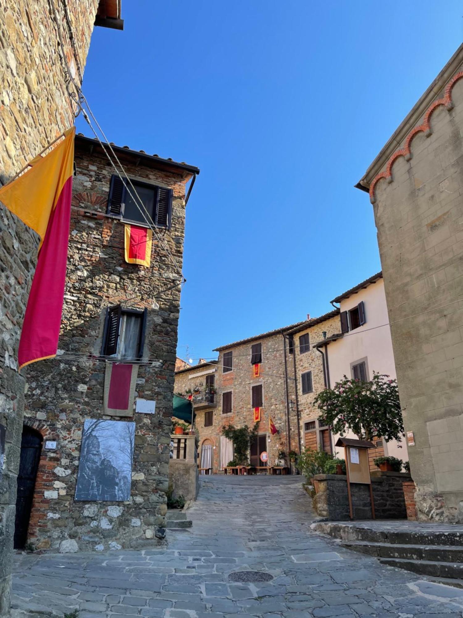 Вилла La Casa In Castello Амбра Экстерьер фото
